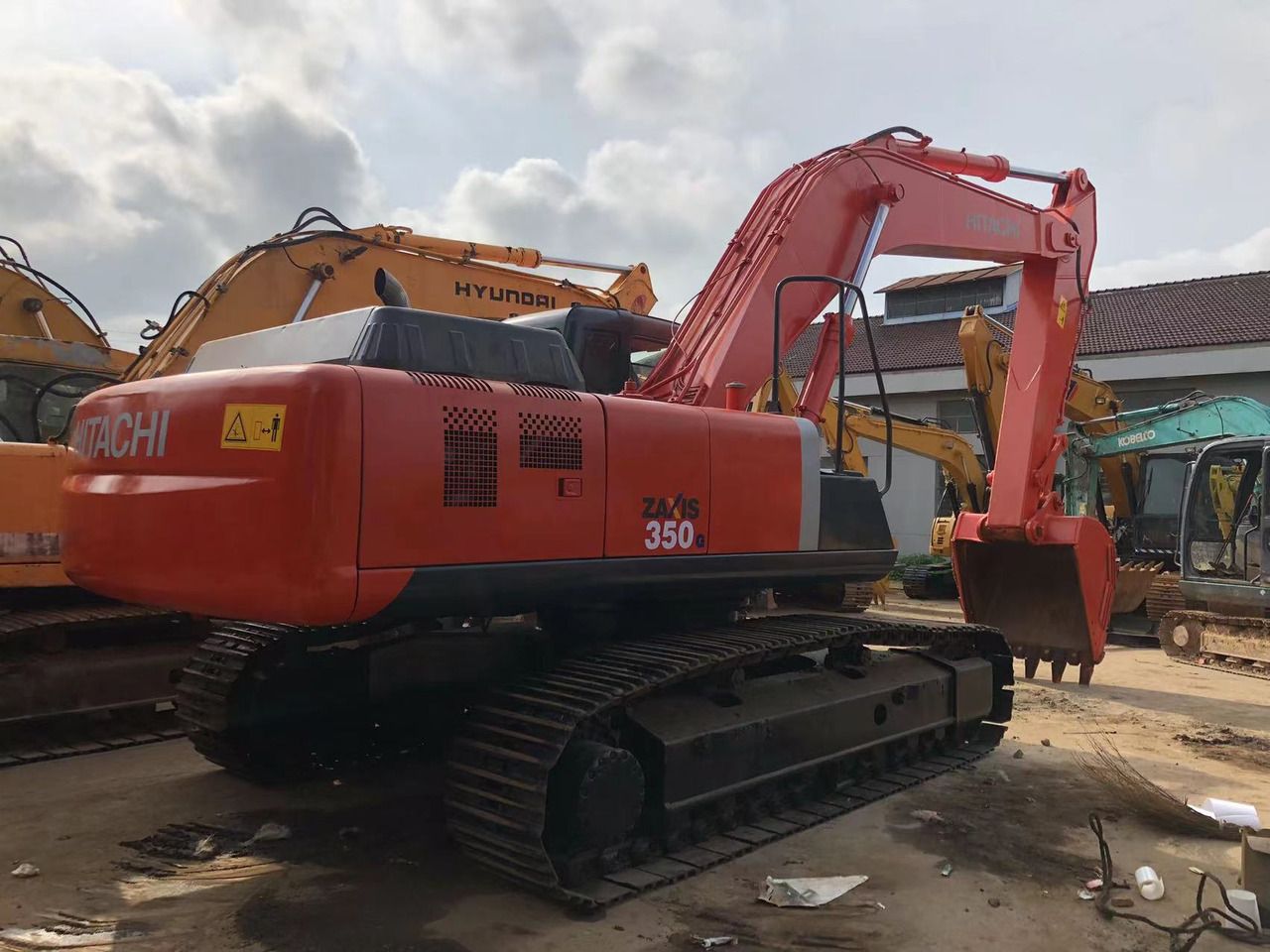 2019 Hitachi Zaxis 350G crawler excavator, rear three-quarter view