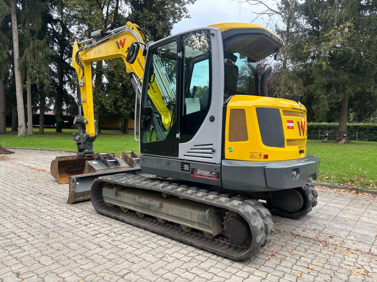 2021 Wacker Neuson ET90 mini excavator, rear three-quarter view 2021 Wacker Neuson ET90 mini excavator, rear three-quarter view