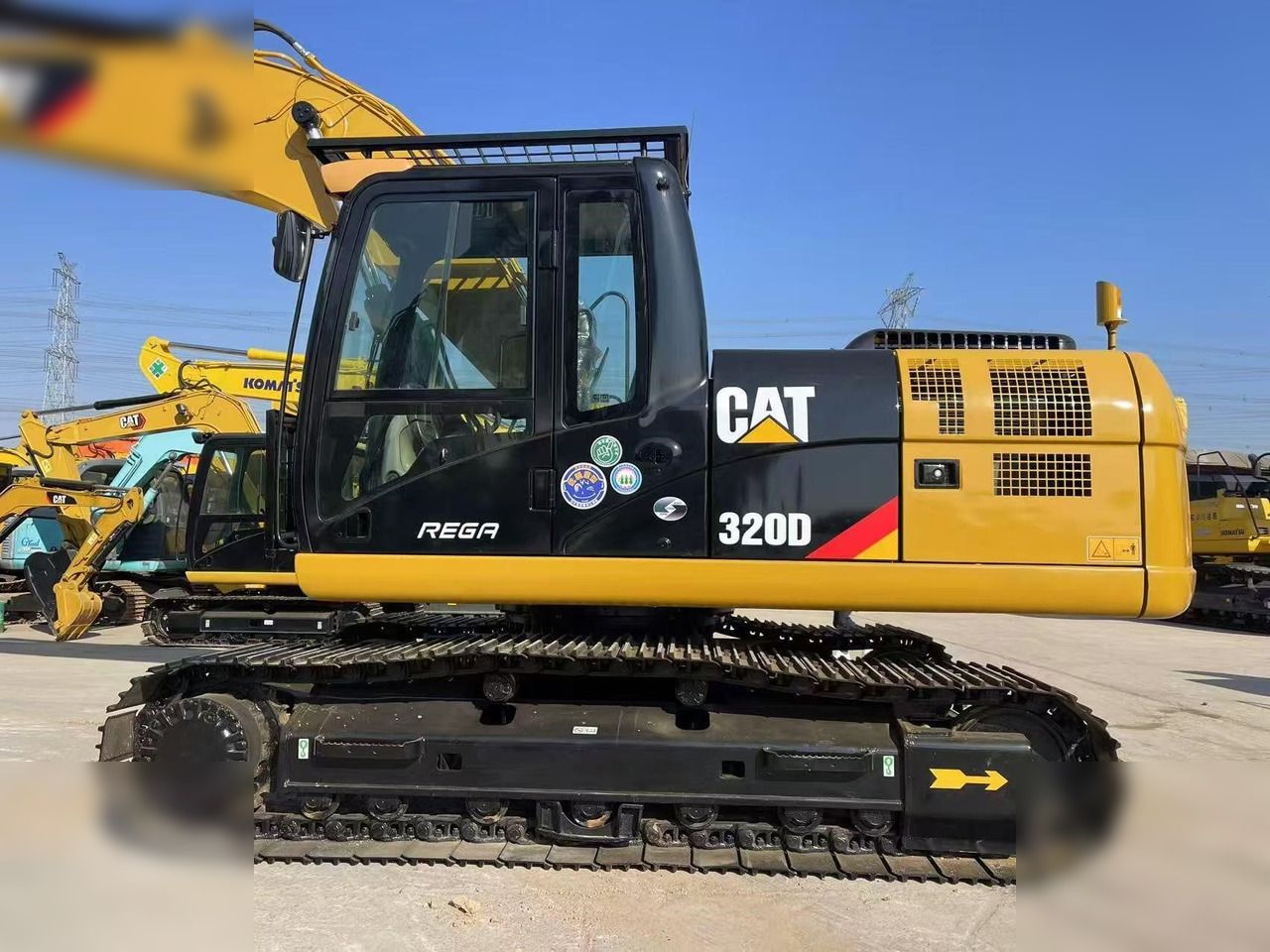 2024 Caterpillar 320D Raupenbagger Seitenansicht