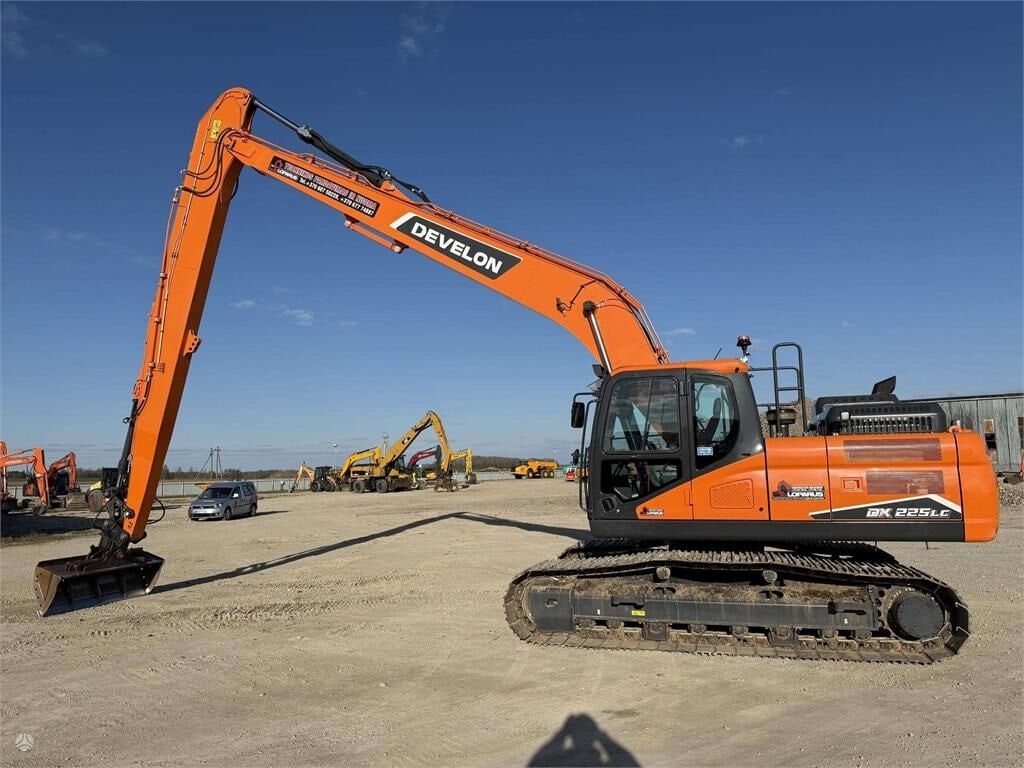 2024 Develon DX225 LC-7 crawler excavator side view 2024 Develon DX225 LC-7 crawler excavator side view