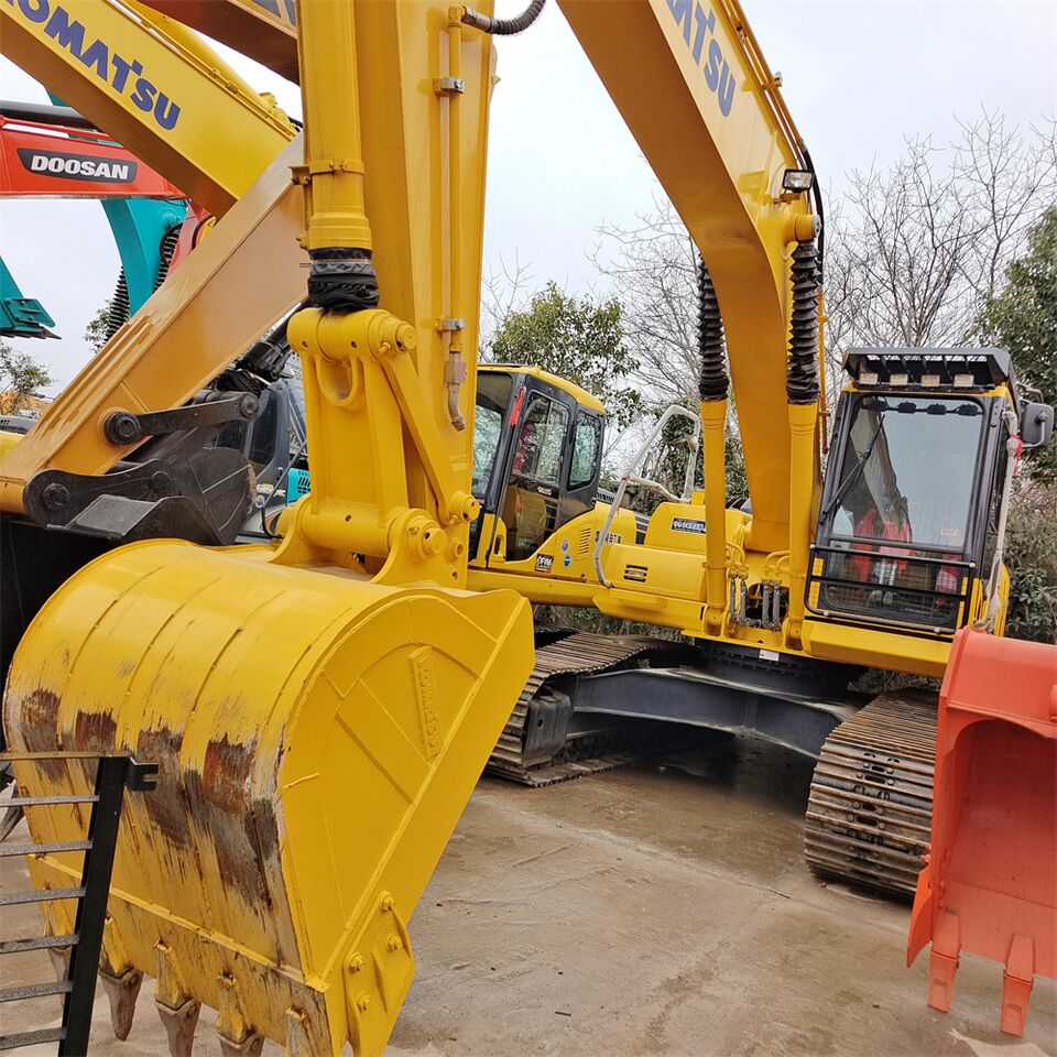 2025 Komatsu PC210LC-7 crawler excavator, front three-quarter view 2025 Komatsu PC210LC-7 crawler excavator, front three-quarter view