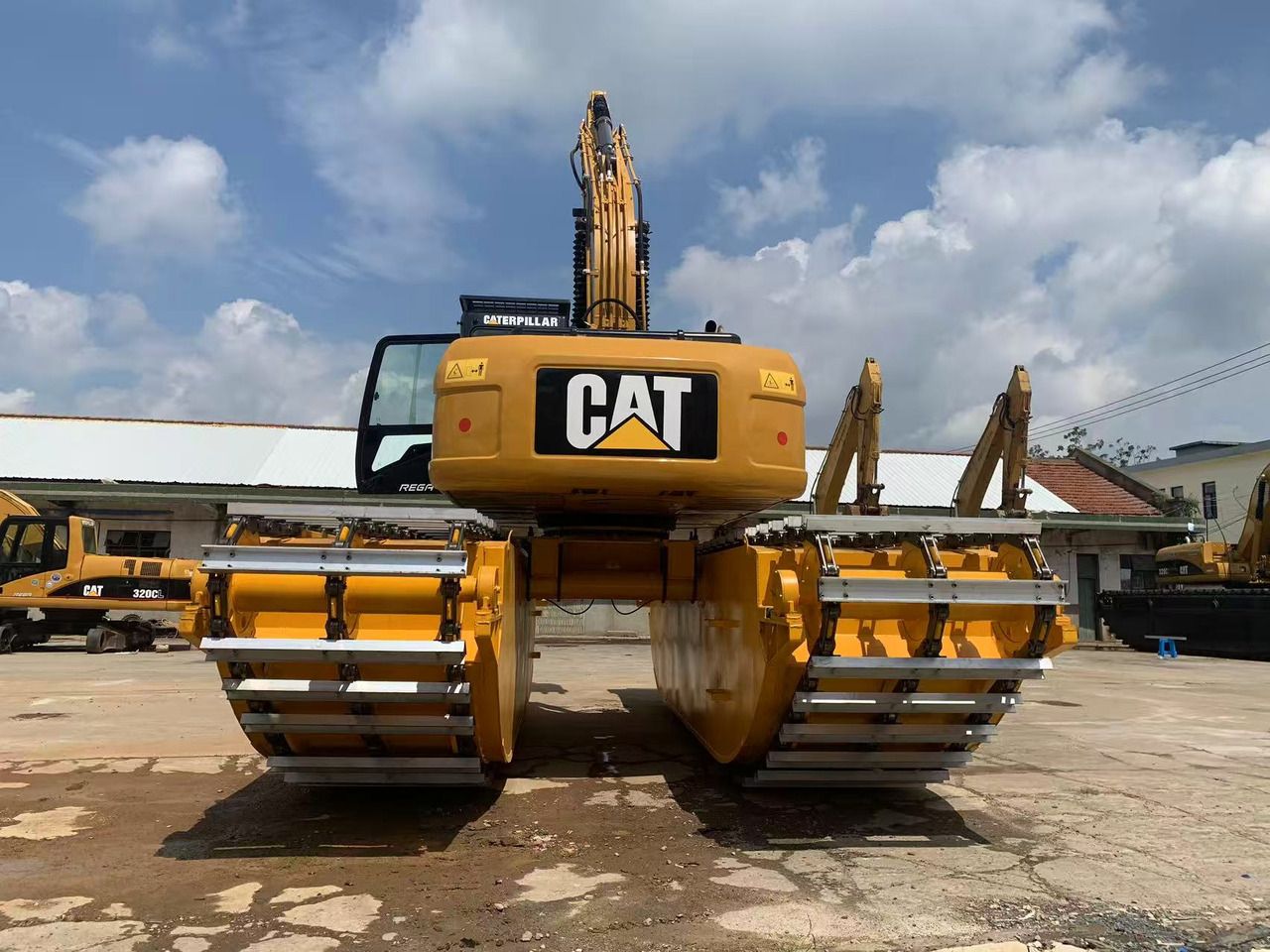2020 Caterpillar 320D Sumpfbagger Heckansicht 2020 Caterpillar 320D Sumpfbagger Heckansicht