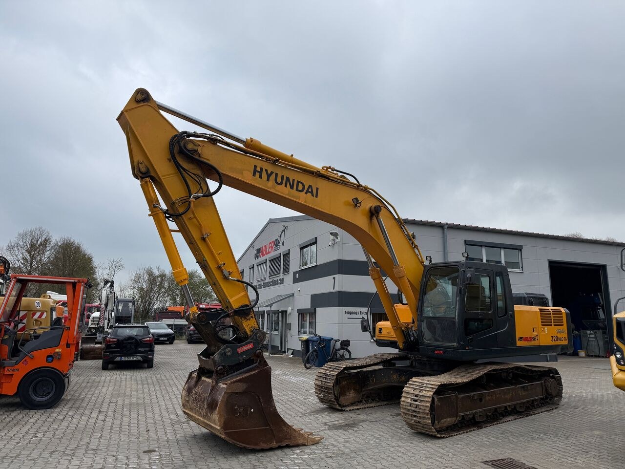 2008 Hyundai R320NLC-7A crawler excavator, side view