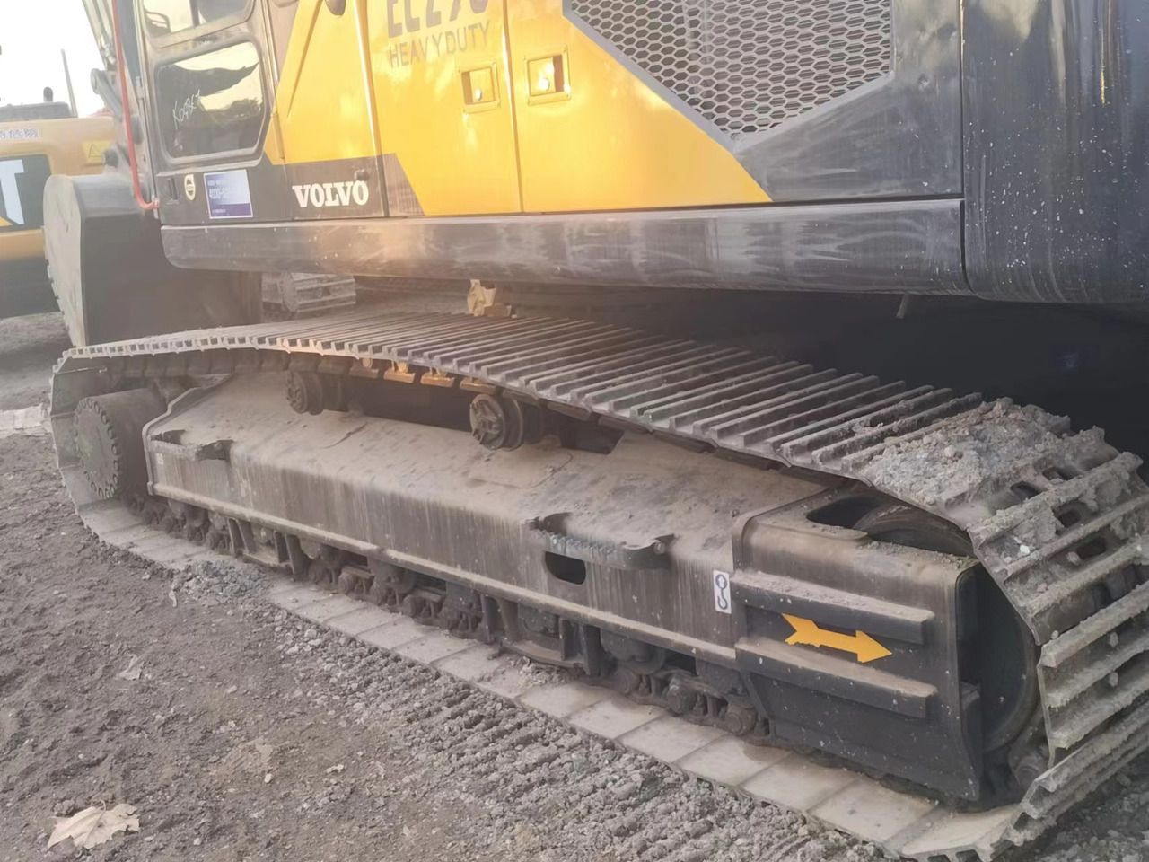 2022 Volvo EC290 crawler excavator side view of tracks 2022 Volvo EC290 crawler excavator side view of tracks