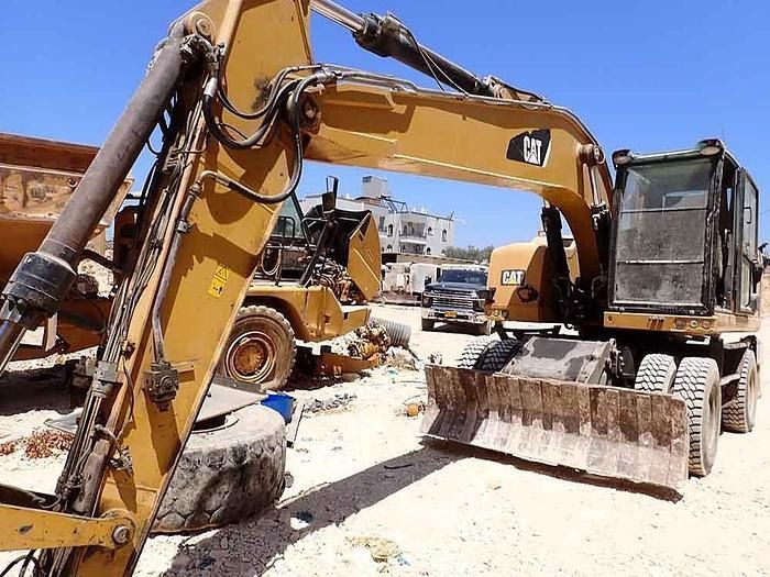 2016 Caterpillar M320F wheel excavator, front three-quarter view 2016 Caterpillar M320F wheel excavator, front three-quarter view