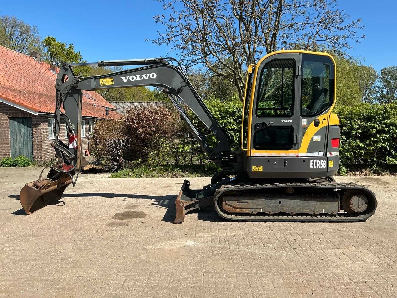 2006 Volvo ECR58 crawler excavator, side profile view 2006 Volvo ECR58 crawler excavator, side profile view