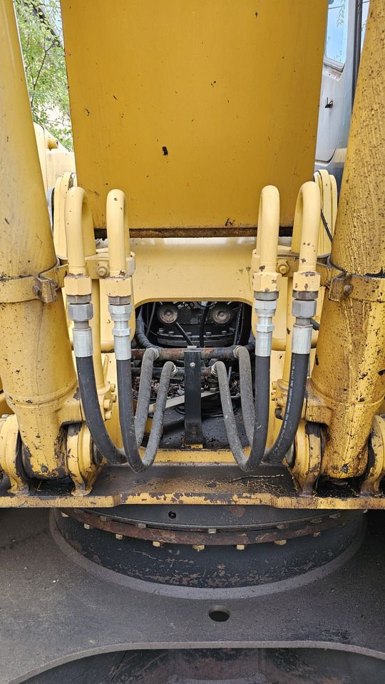 2005 John Deere 200C LC crawler excavator hydraulic boom connection detail 2005 John Deere 200C LC crawler excavator hydraulic boom connection detail