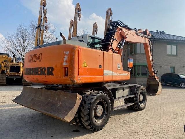2012 Liebherr A904 C LITRONIC wheel excavator rear view 2012 Liebherr A904 C LITRONIC wheel excavator rear view