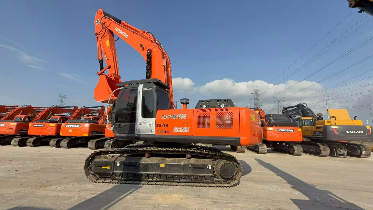 2022 Hitachi ZX350HG crawler excavator side view 2022 Hitachi ZX350HG crawler excavator side view
