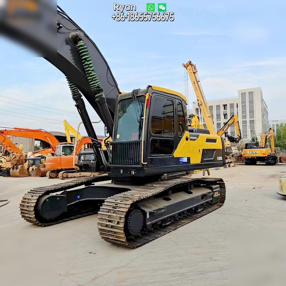 2021 Volvo EC300DL crawler excavator, front three-quarter view 2021 Volvo EC300DL crawler excavator, front three-quarter view