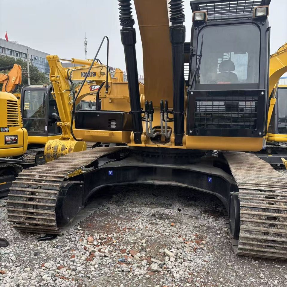 2020 Caterpillar 326D crawler excavator, front view 2020 Caterpillar 326D crawler excavator, front view