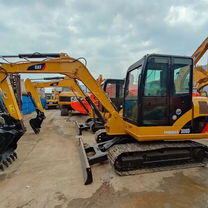 2016 Caterpillar 302.5D crawler excavator, side view 2016 Caterpillar 302.5D crawler excavator, side view