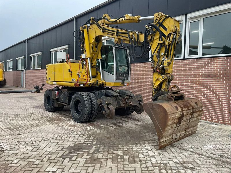 2005 Atlas 1604K wheel excavator, side view 2005 Atlas 1604K wheel excavator, side view