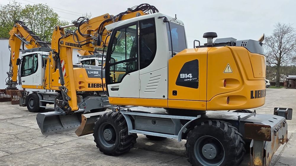 2017 Liebherr A914 COMPACT wheel excavator, rear three-quarter view 2017 Liebherr A914 COMPACT wheel excavator, rear three-quarter view