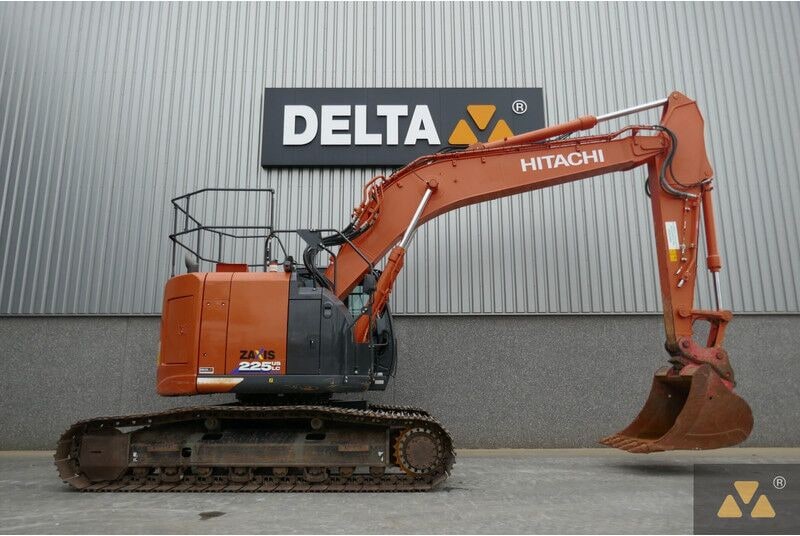 2021 Hitachi Zaxis 225USLC-6 crawler excavator, side view 2021 Hitachi Zaxis 225USLC-6 crawler excavator, side view