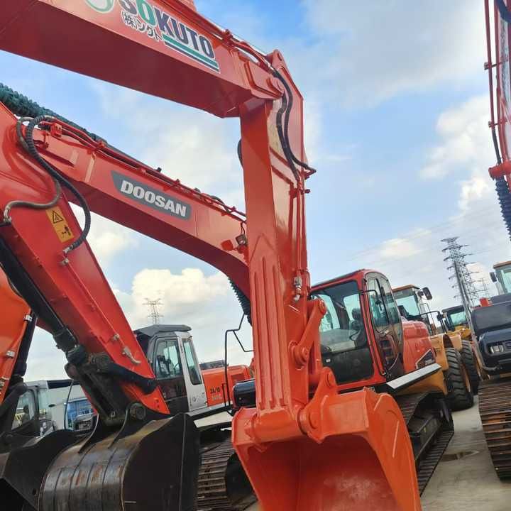 Escavatore Cingolato Hitachi ZX200 del 2023