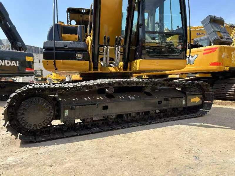 2015 Caterpillar 323DL crawler excavator side view 2015 Caterpillar 323DL crawler excavator side view