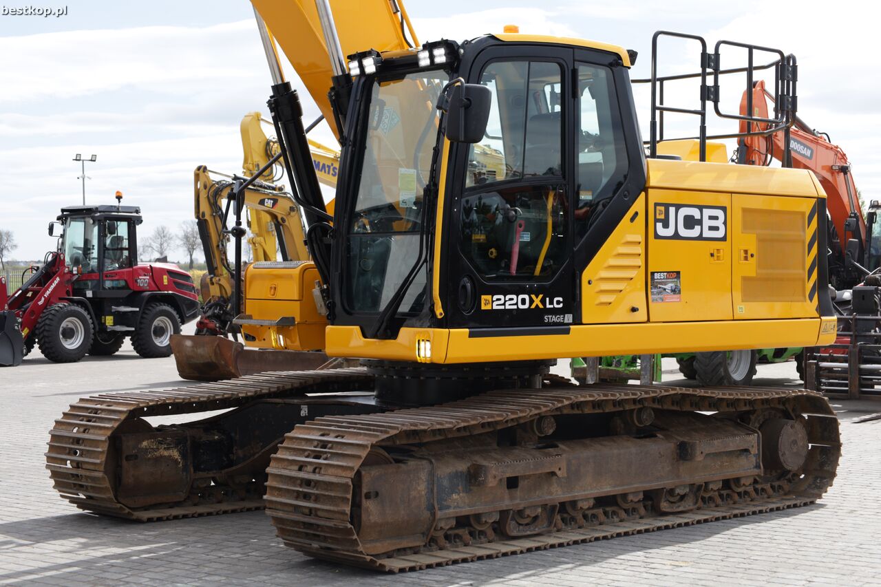 2022 JCB 220X LC crawler excavator, side view 2022 JCB 220X LC crawler excavator, side view