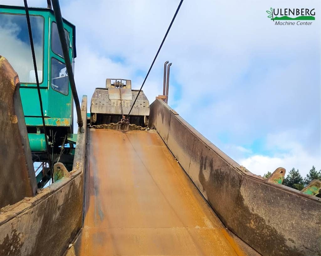 1985 Stichweh KS400 excavator, close-up of conveyor and bucket 1985 Stichweh KS400 excavator, close-up of conveyor and bucket