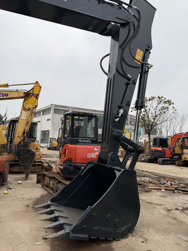 2024 Hyundai R330LC-9S crawler excavator bucket and boom close-up