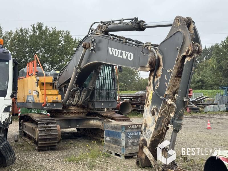 2017 Volvo EC480EL crawler excavator, side view 2017 Volvo EC480EL crawler excavator, side view