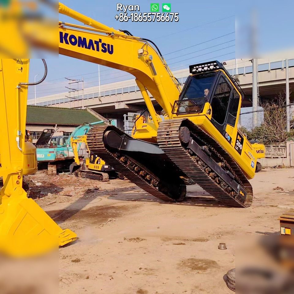 2012 Komatsu PC200 LC-8 crawler excavator, side view 2012 Komatsu PC200 LC-8 crawler excavator, side view