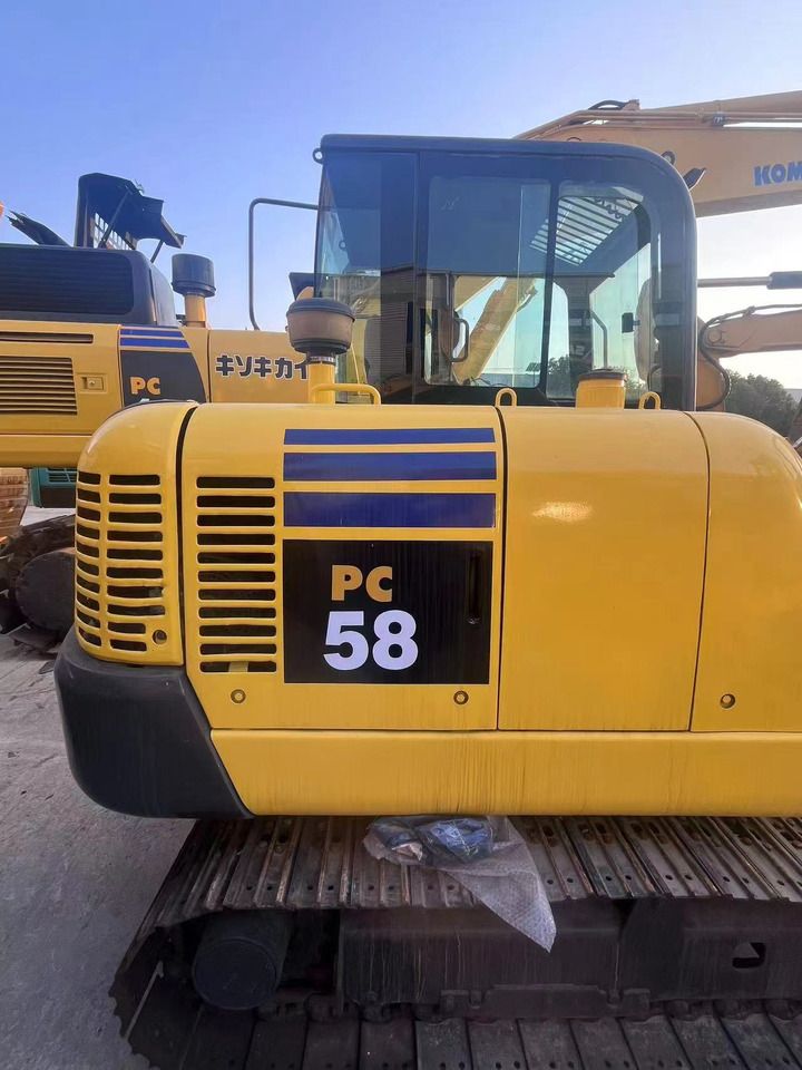 2019 Komatsu PC58-8 crawler excavator side view 2019 Komatsu PC58-8 crawler excavator side view