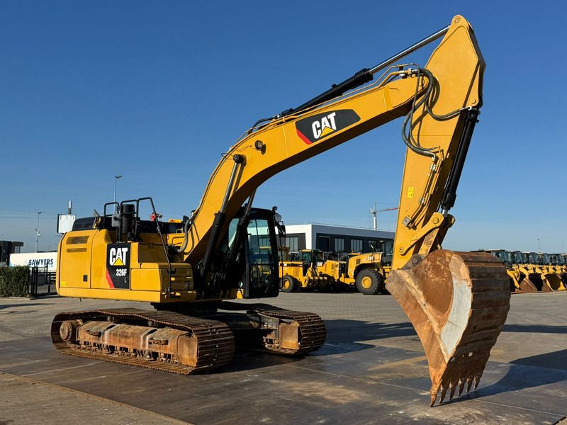 2019 Caterpillar 326F crawler excavator, side profile view 2019 Caterpillar 326F crawler excavator, side profile view