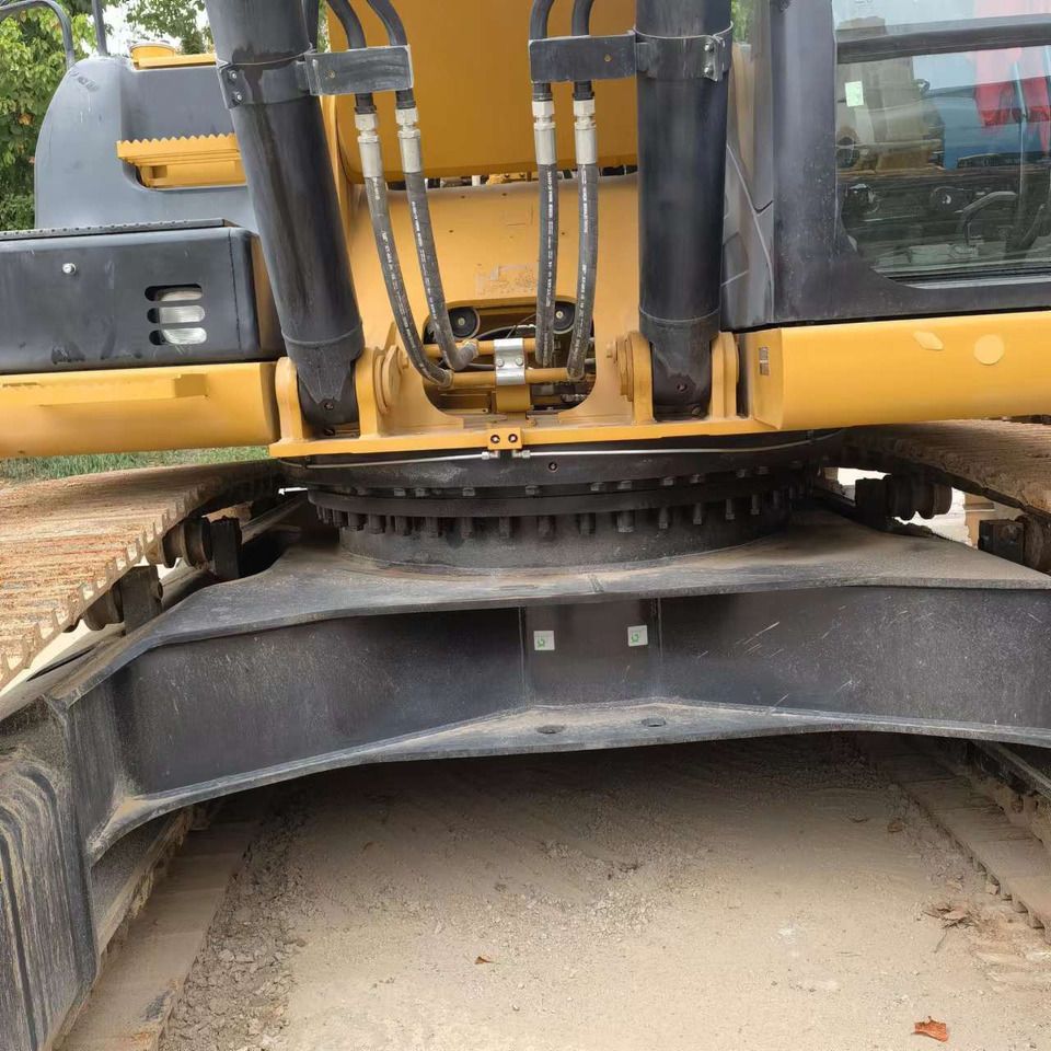 2023 Caterpillar 326D crawler excavator swing bearing and undercarriage view 2023 Caterpillar 326D crawler excavator swing bearing and undercarriage view