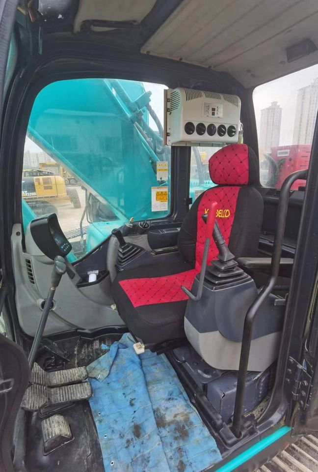 2015 Kobelco SK200-8 crawler excavator interior view 2015 Kobelco SK200-8 crawler excavator interior view