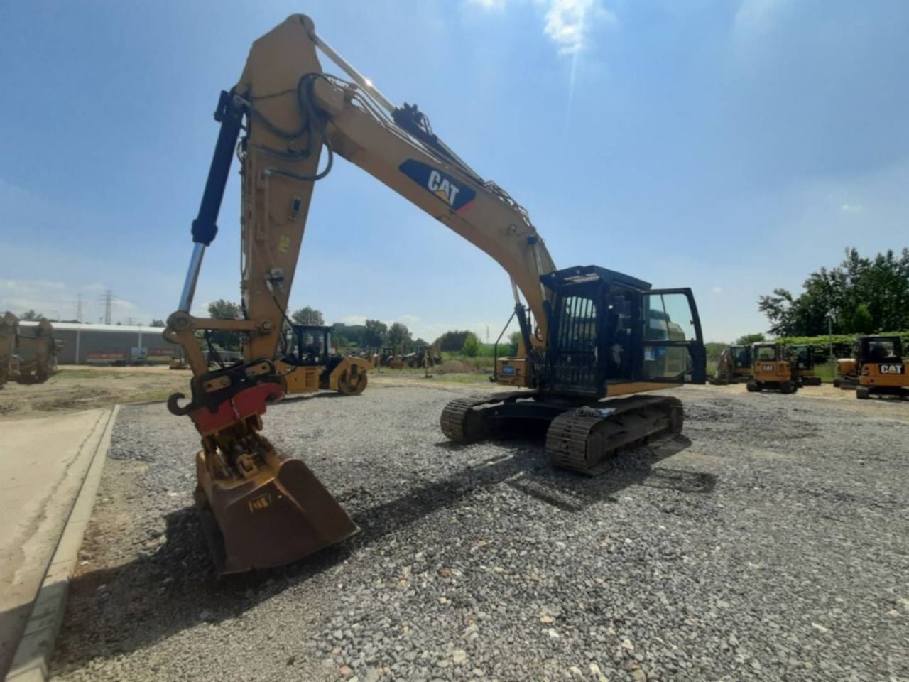 2017 Caterpillar 323FL crawler excavator, side view