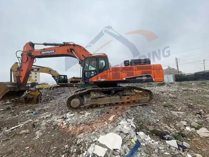 2020 Doosan DX520 excavator side view 2020 Doosan DX520 excavator side view