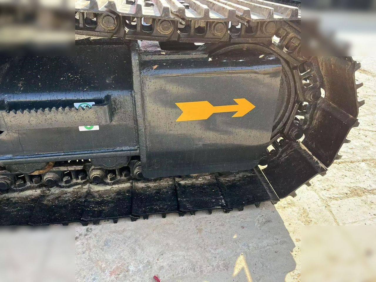 2022 Hyundai R220LC-9S crawler excavator track frame detail 2022 Hyundai R220LC-9S crawler excavator track frame detail