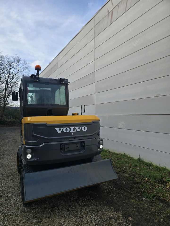 2020 Volvo EW60E wheel excavator rear view 2020 Volvo EW60E wheel excavator rear view