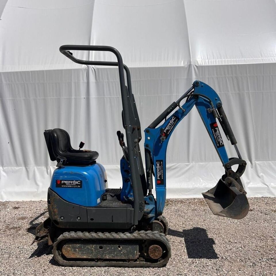 2014 Wacker Neuson E08-01 mini excavator, side view 2014 Wacker Neuson E08-01 mini excavator, side view