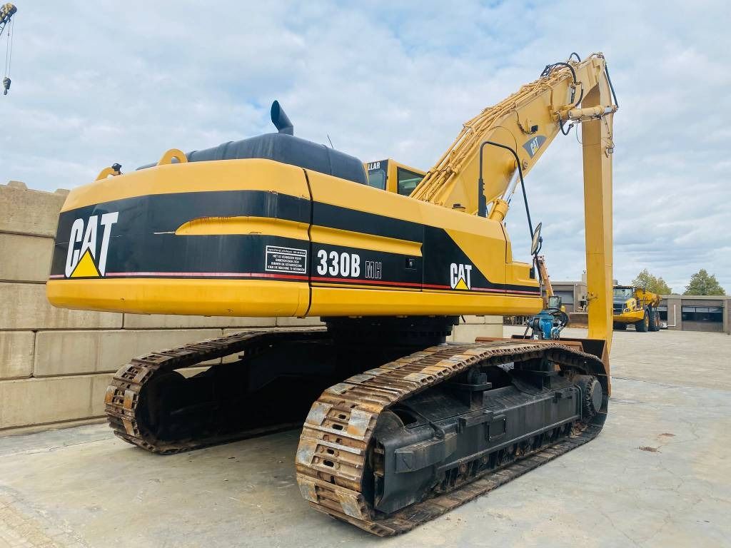 2001 Caterpillar 330B MH crawler excavator, rear three-quarter view