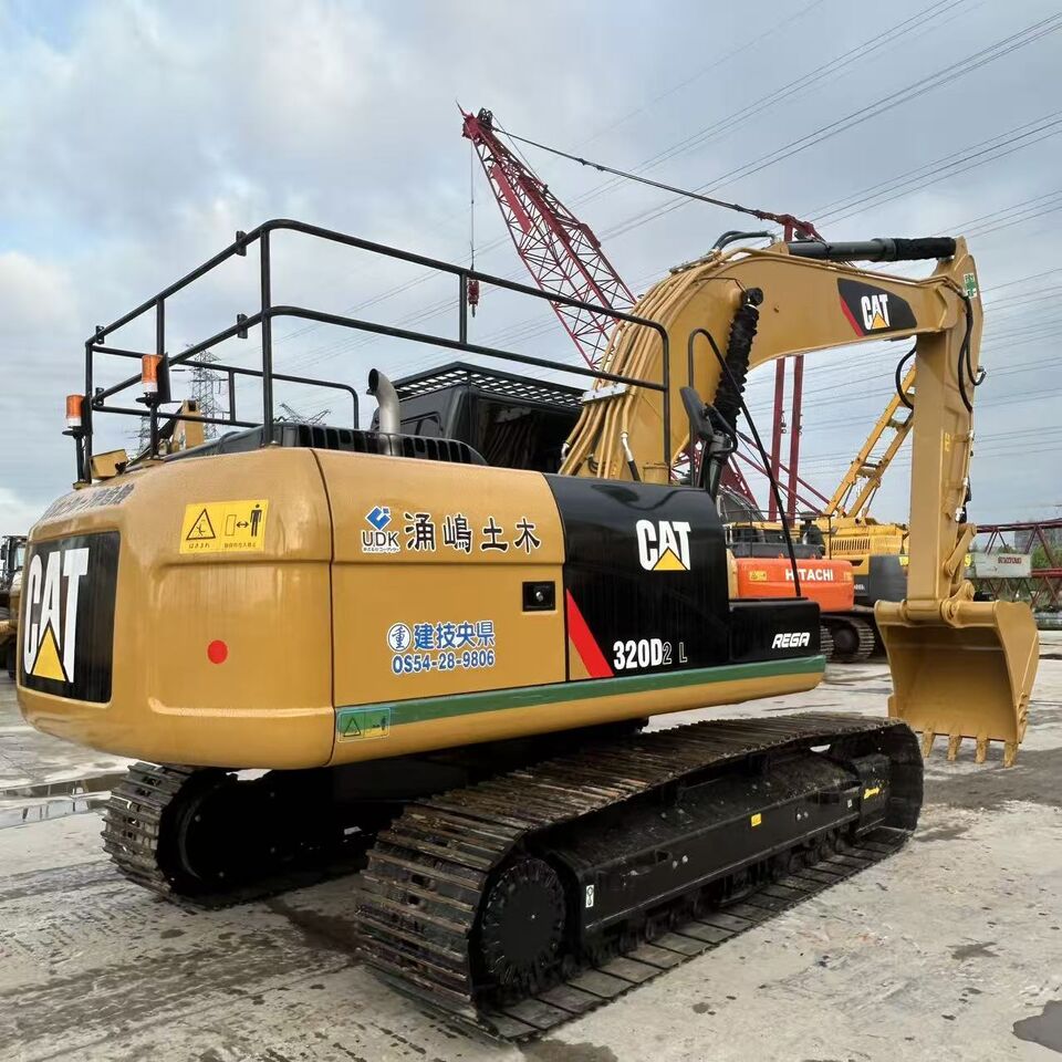 Caterpillar 320D2L Raupenbagger, 2018, Heck-Dreiviertelansicht Caterpillar 320D2L Raupenbagger, 2018, Heck-Dreiviertelansicht