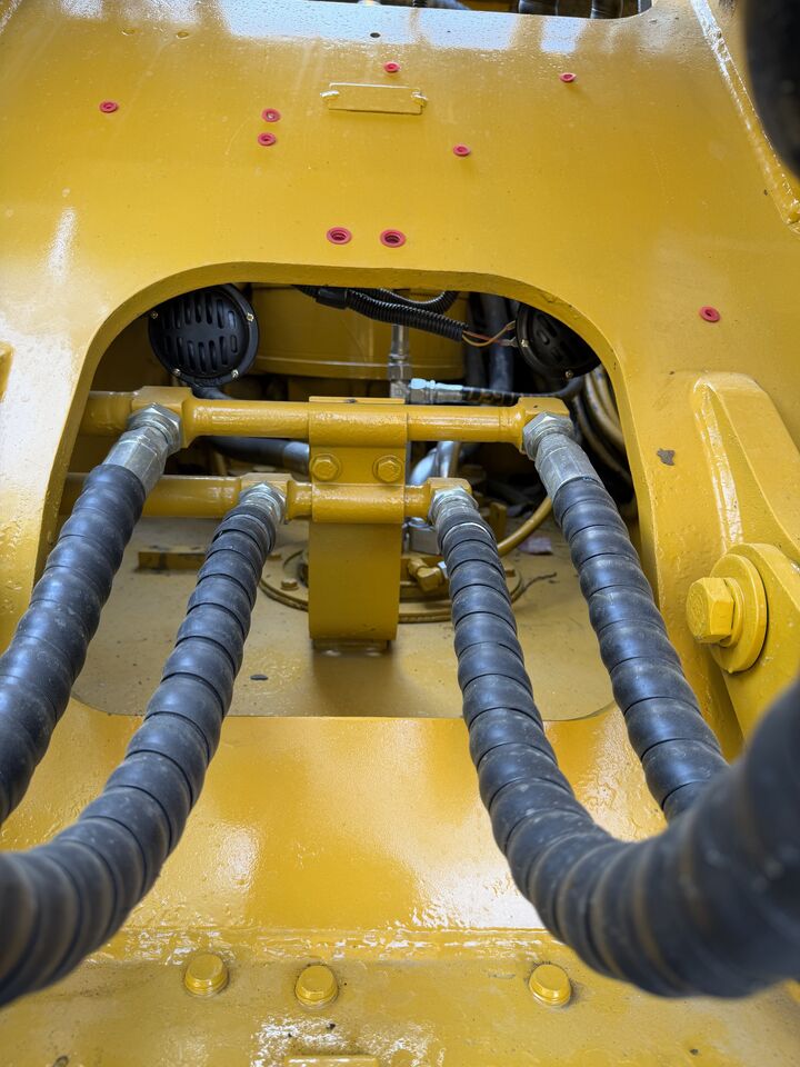 2025 Caterpillar 320D gąsienicowa koparka hydrauliczna detal węża
