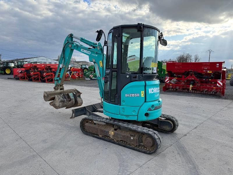 2018 Kobelco SK25SR-6E mini excavator, front three-quarter view 2018 Kobelco SK25SR-6E mini excavator, front three-quarter view