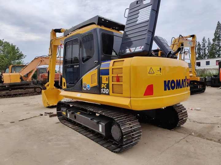 2019 Komatsu PC130 crawler excavator rear three-quarter view 2019 Komatsu PC130 crawler excavator rear three-quarter view