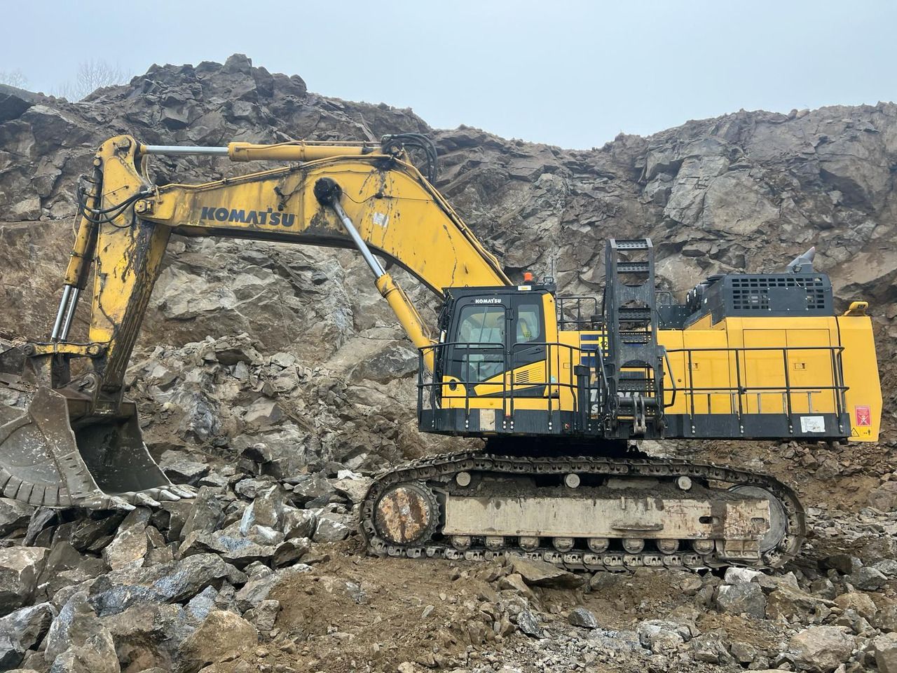 2020 Komatsu PC1250-11E0 crawler excavator side view 2020 Komatsu PC1250-11E0 crawler excavator side view