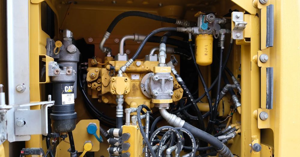 2012 Caterpillar 320EL crawler excavator engine compartment view 2012 Caterpillar 320EL crawler excavator engine compartment view