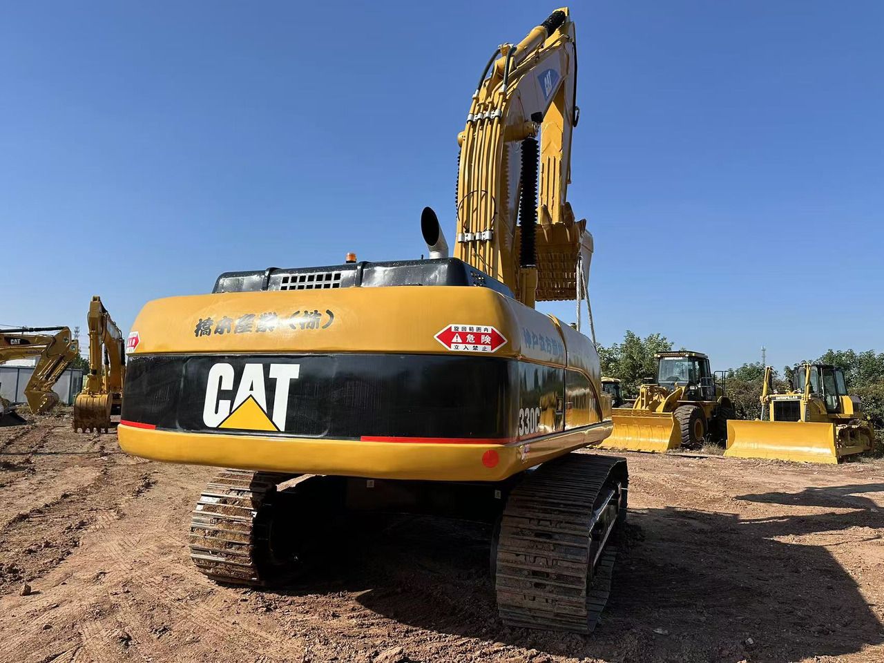 2020 Caterpillar 330CL crawler excavator rear view 2020 Caterpillar 330CL crawler excavator rear view