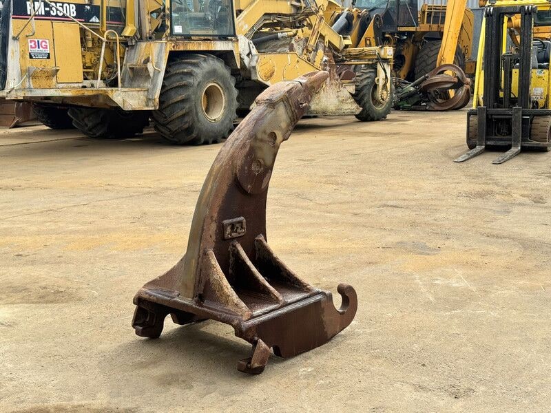 Verachtert Ripper CW45 attachment, side view Verachtert Ripper CW45 attachment, side view