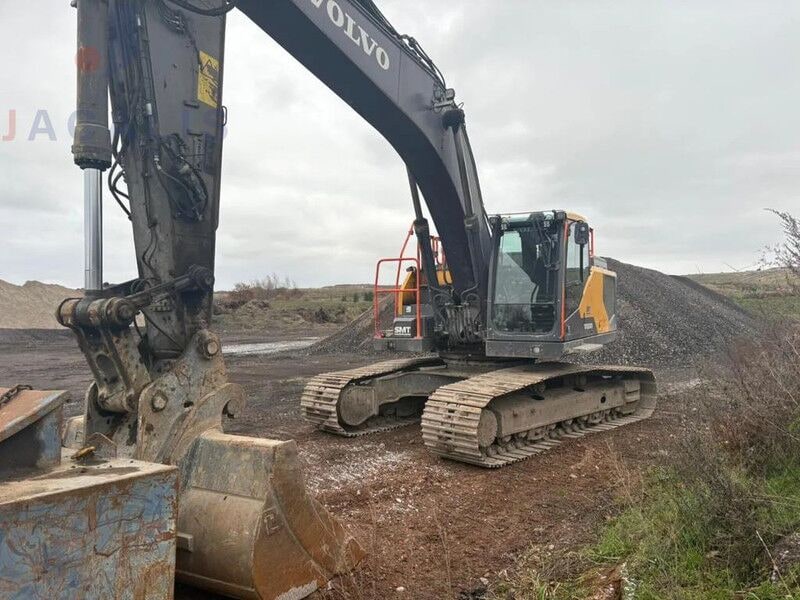 2021 Volvo EC300E crawler excavator, side view 2021 Volvo EC300E crawler excavator, side view