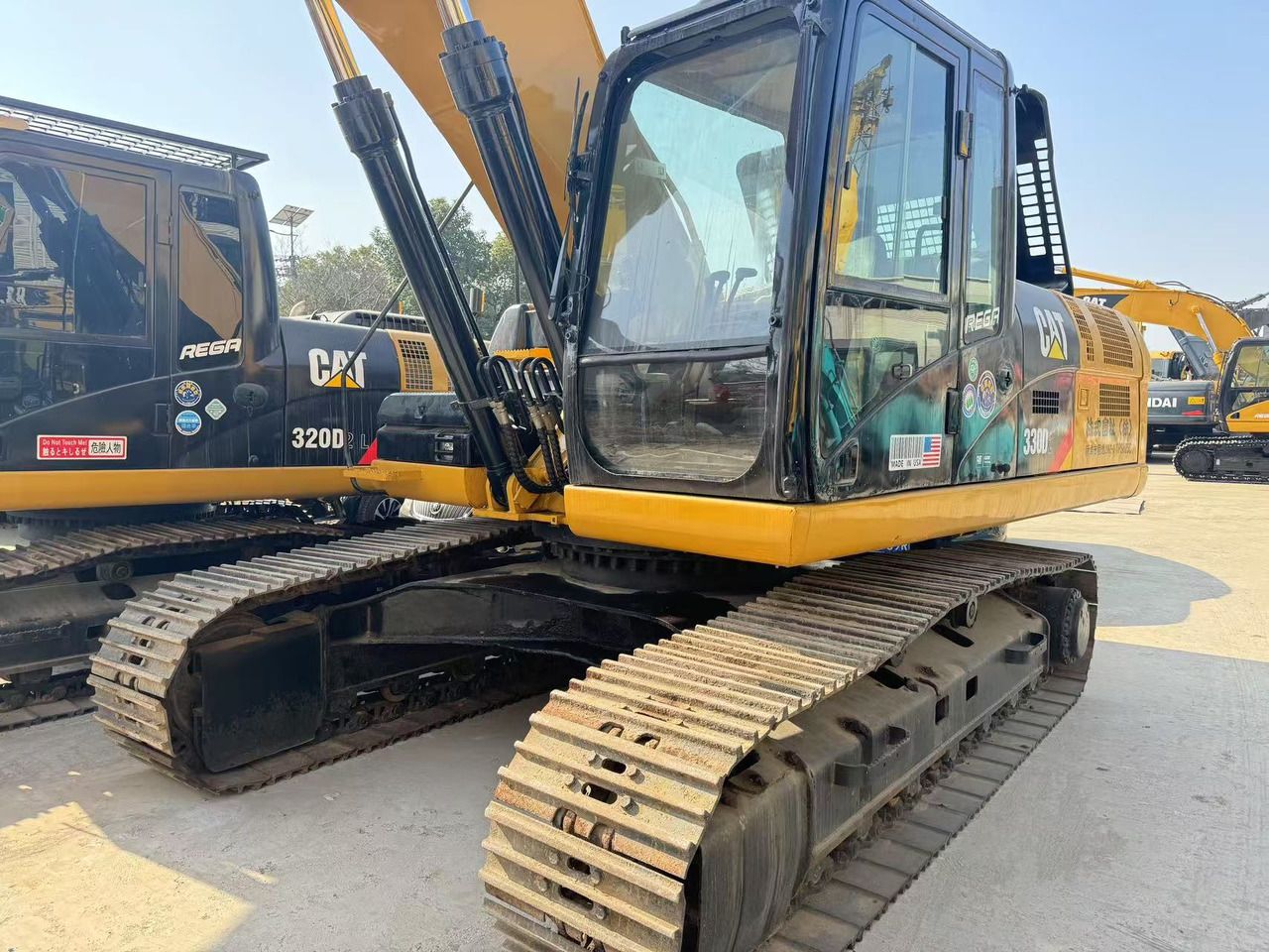 2020 Caterpillar 330D crawler excavator, front three-quarter view 2020 Caterpillar 330D crawler excavator, front three-quarter view