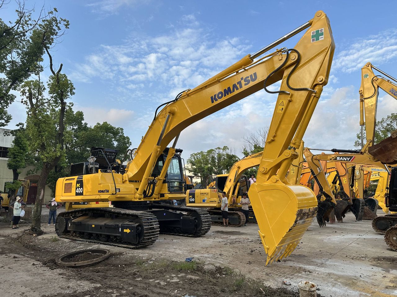 2022 Komatsu PC400 crawler excavator, side profile view