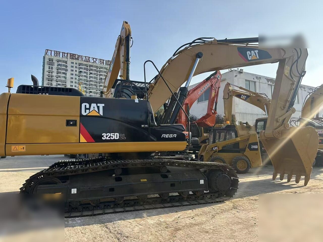 2024 Caterpillar 325D2L crawler excavator side view 2024 Caterpillar 325D2L crawler excavator side view