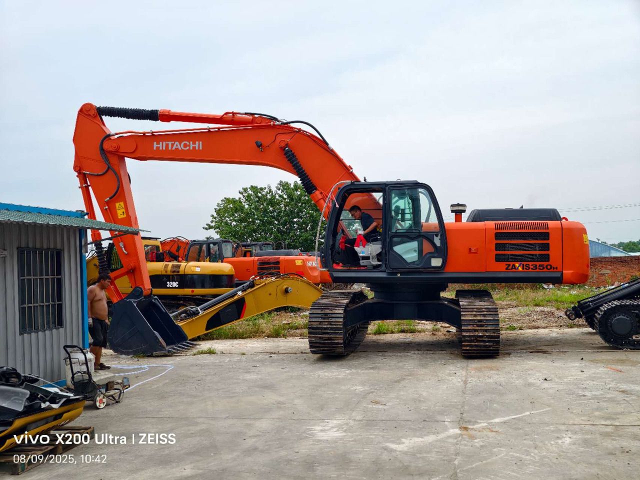 2025 Hitachi Zaxis 350H crawler excavator, side profile view