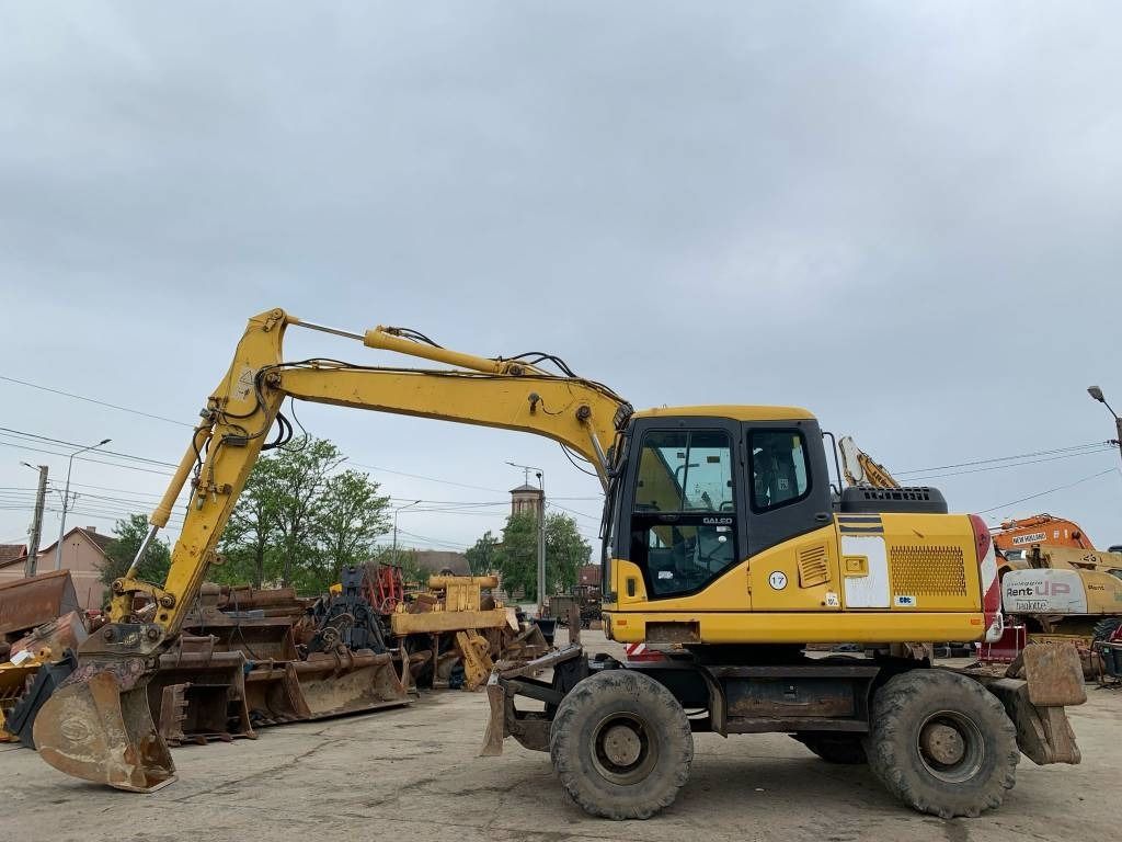 2007 Komatsu PW140-7 wheel excavator side view